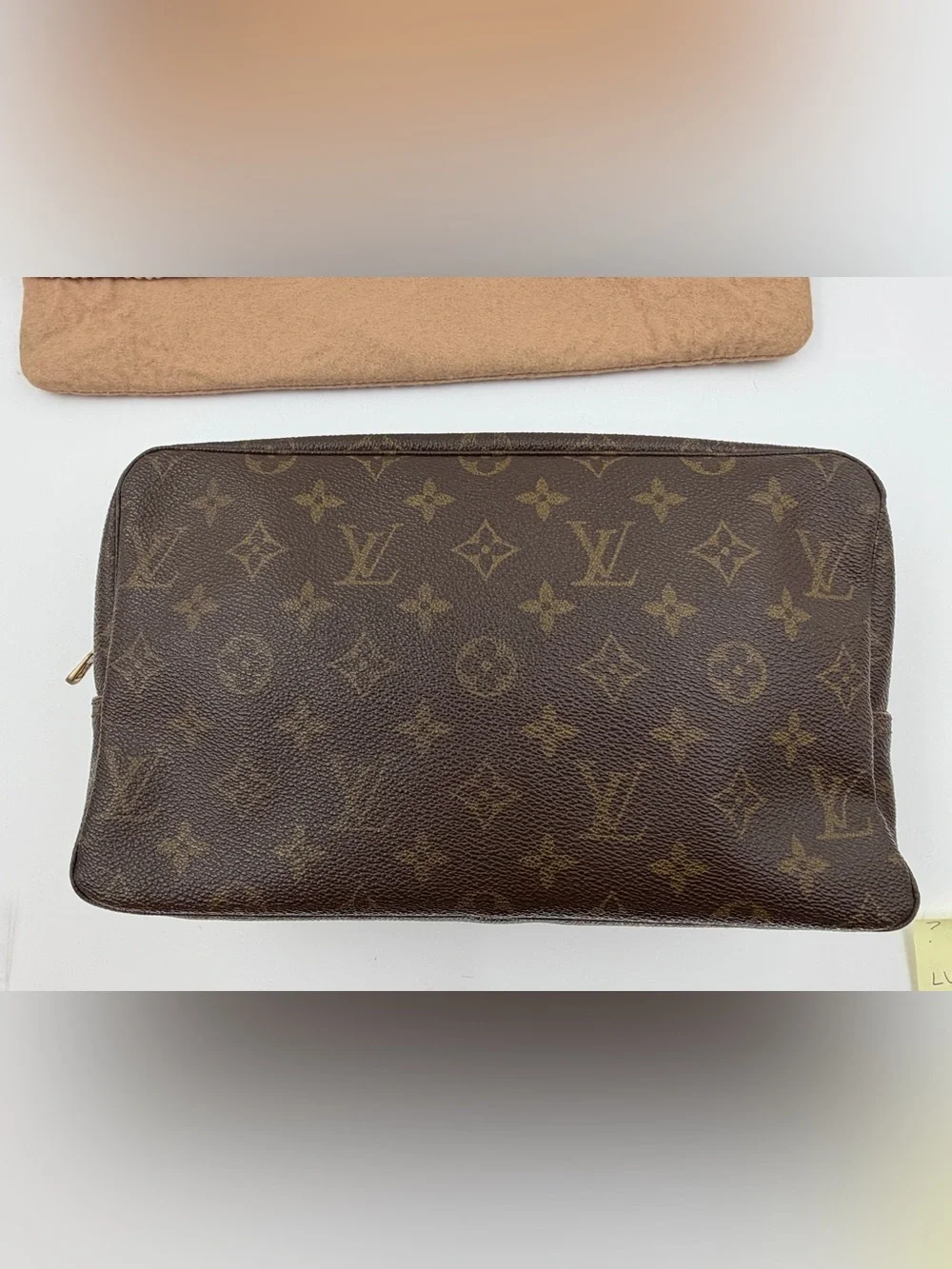 Louis Vuitton Trousse 28 Monogram Toiletry Bag W/Dust Bag Very Good Condition - Picture 3 of 16